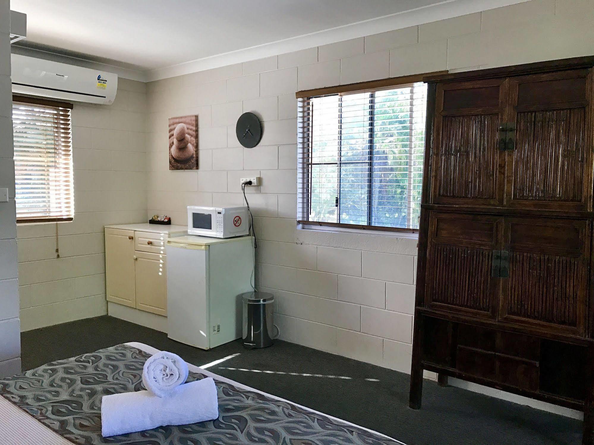 Bramston Beach Motel 외부 사진